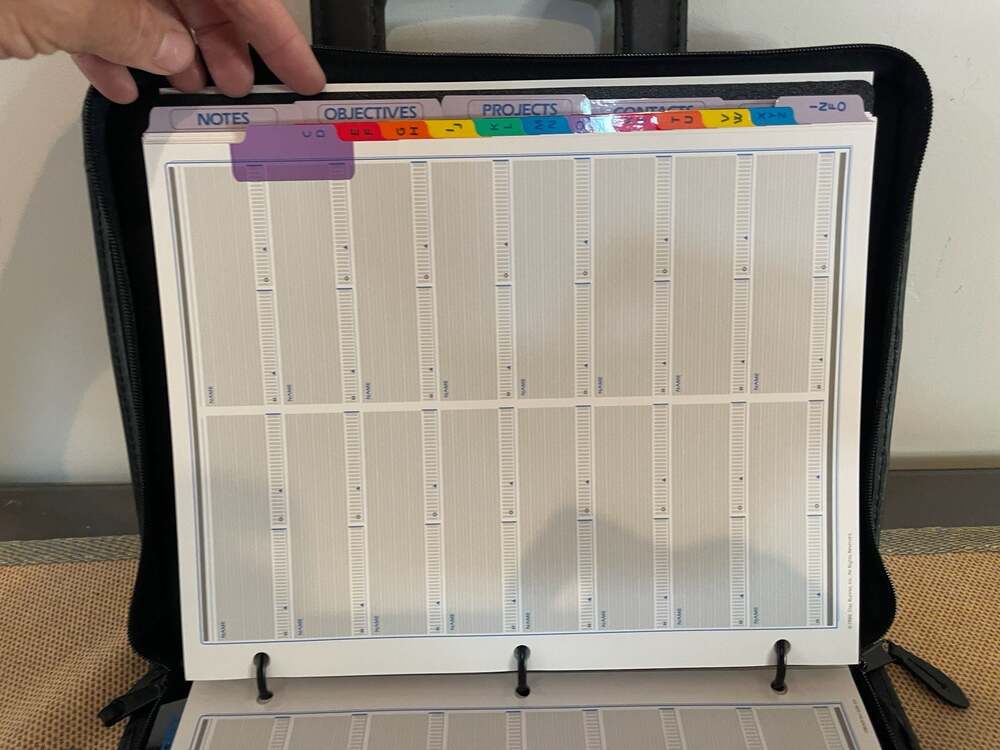 Day Runner Premium Leather Entrepreneur Edition Personal Organizer - Picture 6 of 9
